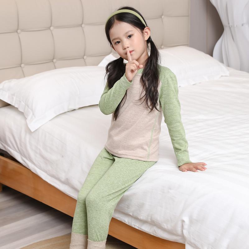 Other - キッズ ジュニア 男女兼用 ルームウェア パジャマ あったか 裏起毛 シームレス 保温 柔らか ポリエステル 秋冬 丸首 インナー 上下セット 部屋着 寝間着 子供服 カジュアル 3歳 8歳 100cm 140cm 黒 青 緑 ピンク 多色展開 無地