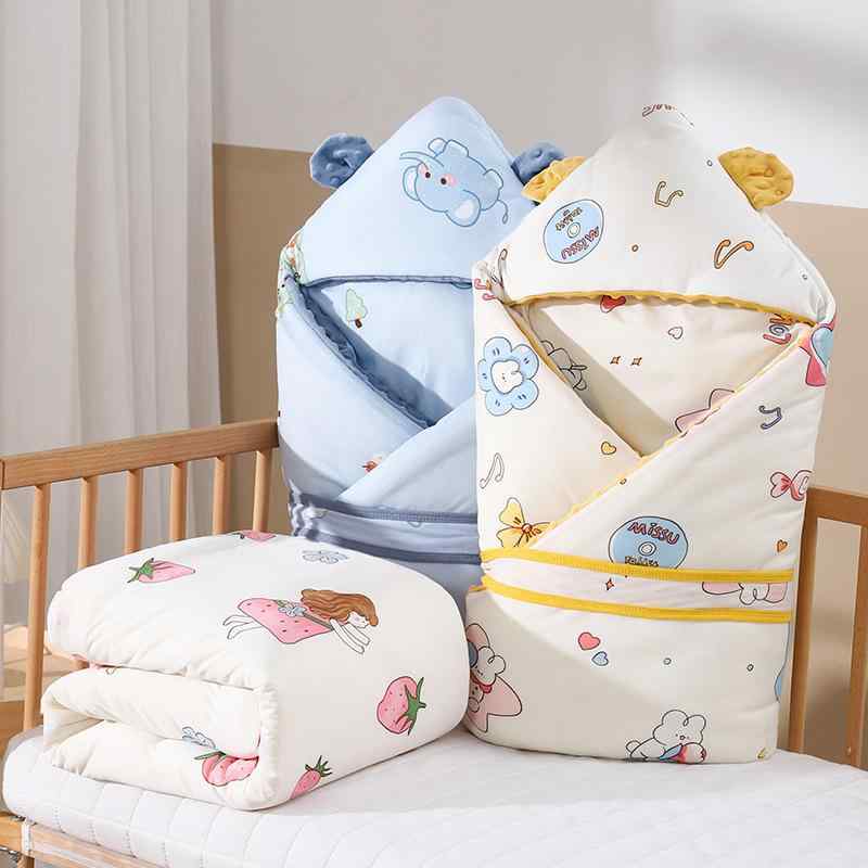 ・カテゴリ: おくるみ・主な素材: ニット綿、ポリエステル93.5%、スパンデックス6.5%・中綿: 大豆タンパク改性繊維13.4%、ポリエステル86.6%・柄: アニマル、ストライプ、チェック、無地、キャラクター、顔、アルファベット、花、ドット、図形、幾何学・カラー展開: アリスプリンセス、ドリームランド、クリスエステート、ジュラシックアドベンチャー、トゥトゥラビット、ブラウンベア、セプリカー・サイズ展開: 100x100cm (約0.8kg)、100x100cm (約0.55kg)・対象年齢: 新生児 (0～1歳、身長80cm以下)