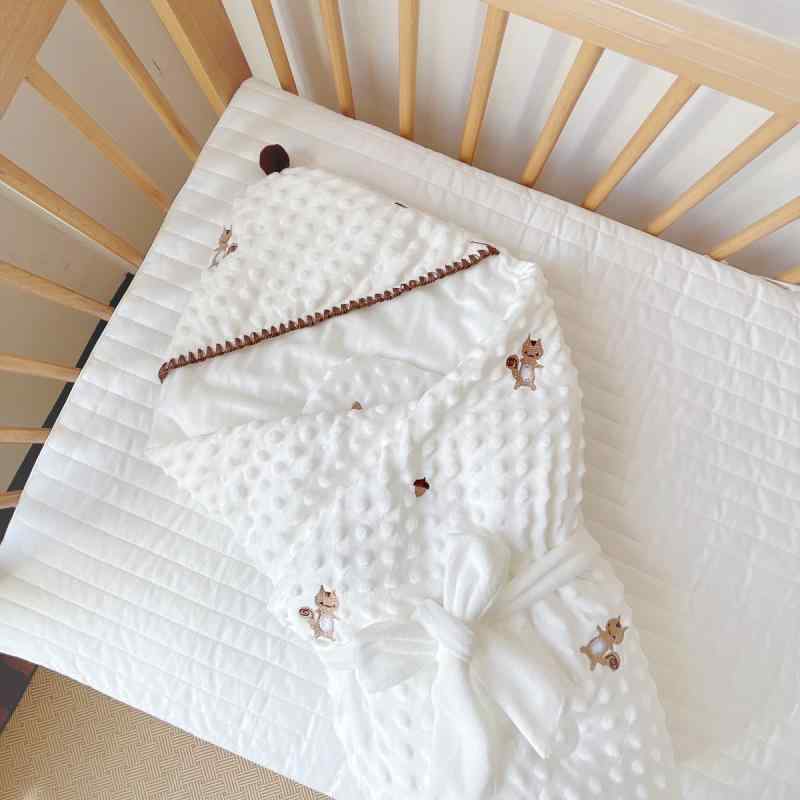 おくるみ ベビー 新生児 厚手 もこもこ あったか 豆豆ボア ふわふわ ポリエステル綿入り 抱っこ布団 春 秋 冬 かわいい刺繍 赤ちゃん 寝袋 出産祝い