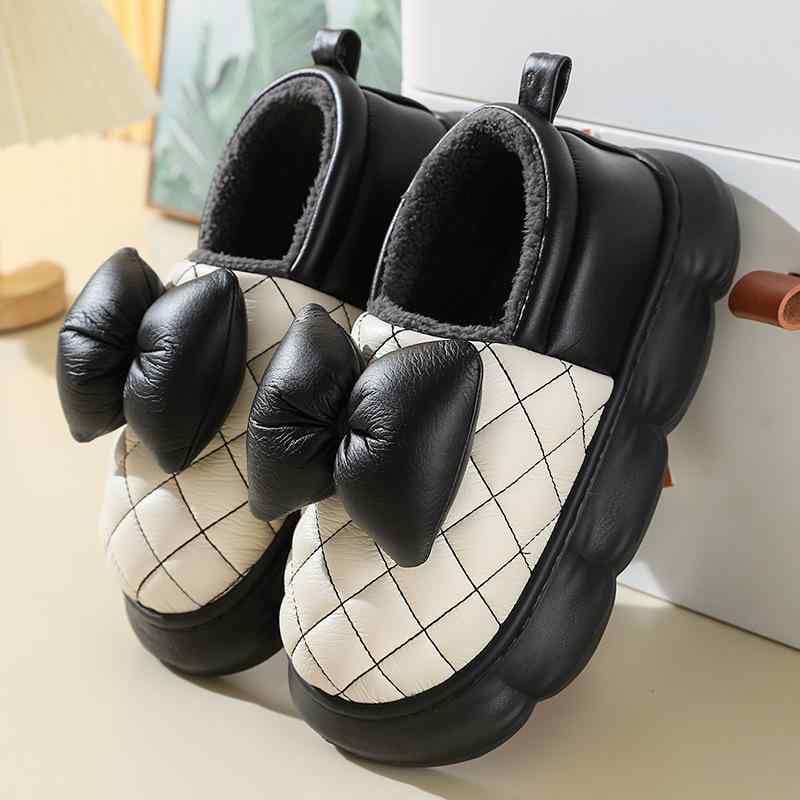 ルームシューズ レディース 防水 滑り止め 厚底 あったか 保温 裏ボア かかと付き フェイクファー 高級感 PUレザー スリッパ 部屋着 室内履き 外履き 秋冬 韓国風 リボン チェック柄