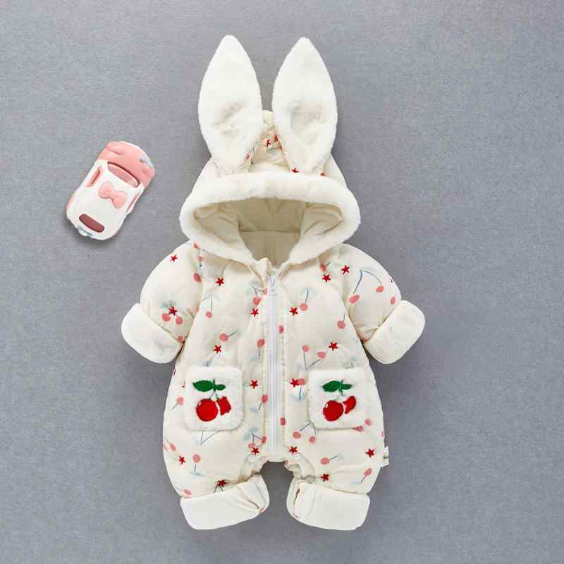 セキュリティレベル: カテゴリーA生地名: ポリエステル繊維骨なしクラフト: はい適した季節: 冬年齢層に適しています: 新生児(0～1歳、80cm以下)対象性別: 女性の袖丈: 長袖フード付きかどうか: フード付きで取り外し不可供給カテゴリー: スポット発売年と季節: 2024年冬平旋針間隔12～14針/3cm: はい毛先・余分な糸はカットするかどうか: すべてきれいにトリミングされていますリアルショットの写真: モデルなしのリアルショット厚さ: 厚くなった主な生地構成: ポリエステル繊維(ポリエステル)主な生地成分の含有量: ポリエステル繊維クローズドスタイル: プルオーバースタイル: プリンセス,長い登り色: ピンク(lh)2490704チェリーラビットコットンワンピース),ベージュ(lh2490704チェリーラビットコットンワンピース)適切な身長: 59,66,73,80,90主要な下流プラットフォーム: ,wish,アリエクスプレス,独立したステーション,LAZADA,その他主な販売エリア: ヨーロッパ,南米,東南アジア,北米,北東アジア,中東,その他国境を越えた輸出専用の供給源ですか?: はい製品カテゴリー: ジャンプスーツ、ロンパース