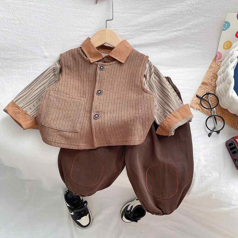 ・性別: 男・スタイル: 韓国風・カテゴリ: パンツセット・セット点数: 3点・対象年齢: 乳幼児(1～3歳、80～100cm)・袖丈: 長袖・パンツ丈: 長ズボン・生地加工: 柔軟加工・厚さ: 普通・柄: ストライプ・デザイン要素: セットアップ、ストライプ、カーディガン、配色、トレンド・主な素材: 綿95%・開閉方式: シングルボタン・サイズ展開: 80cm、90cm、100cm、110cm、120cm