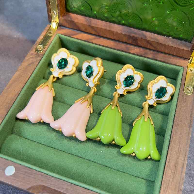 ・カテゴリ: 耳飾り・主な素材: 銅・装飾素材: シェル・カラー展開: グリーン、ピンク・デザイン: スター・スタイル: フレンチヴィンテージ、レトロアート・対象: レディース