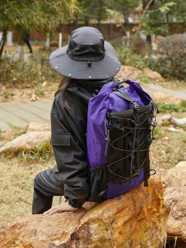 リュックサック 男女兼用 多機能収納 軽量設計 撥水加工 大容量 A4対応 アウトドア 登山 キャンプ ハイキング トラベル 旅行 通勤 通学 デイパック ポリエステル素材 切り替えカラー