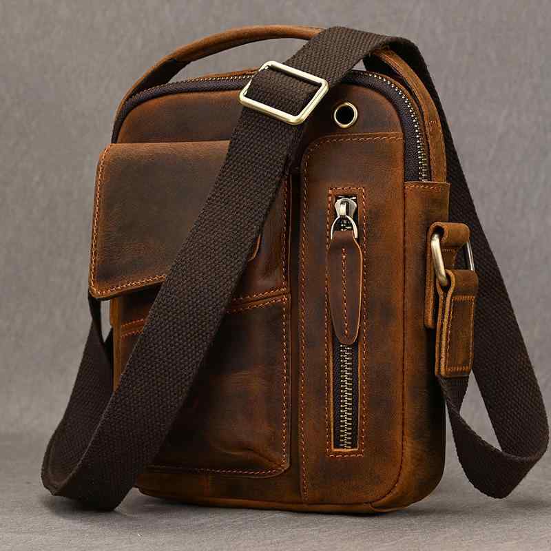 メンズ ショルダーバッグ 負荷軽減 本革 クレイジーホースレザー イヤホン穴付き スマホ収納 10インチタブレット収納 斜めがけ 肩掛け ミニ スクエアバッグ 通勤 ビジネス 旅行 カジュアル 欧米レトロ ブラウン(4)