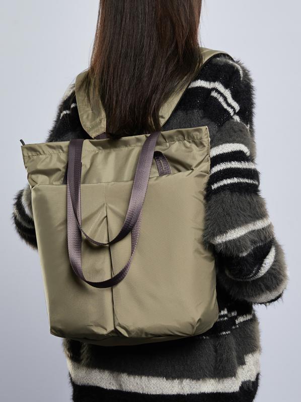 バッグ 男女兼用 大容量 防水 トートバッグ リュックサック 肩掛け 手持ち 両用 14インチPC対応 通勤 旅行用 ナイロン製 カジュアル おしゃれ