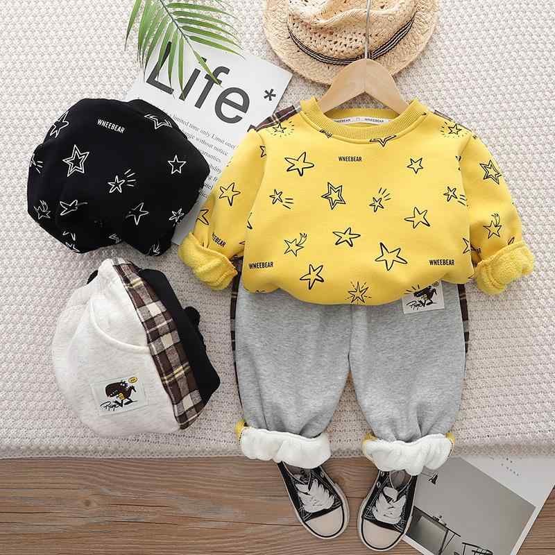 ・カテゴリ: キッズセットアップ・性別: 男性・対象年齢: 幼児(1〜3歳、80〜100cm)・着用シーズン: 冬、秋・スタイル: カジュアル・デザイン要素: スポーツ、セットアップ、カートゥーン、英字、配色、股下開閉可・セットタイプ: パンツセット・セット内容: 2点セット・主な素材: 綿95%・生地加工: 柔軟加工・厚さ: 裏起毛・袖丈: 長袖・パンツ丈: ロング丈・開閉スタイル: プルオーバー・柄: カートゥーン、英字、抽象・カラー展開: イエロー、ブラック・サイズ展開: 80cm、90cm、100cm、110cm、120cm・安全規格: A類・ギフト内容: 服装
