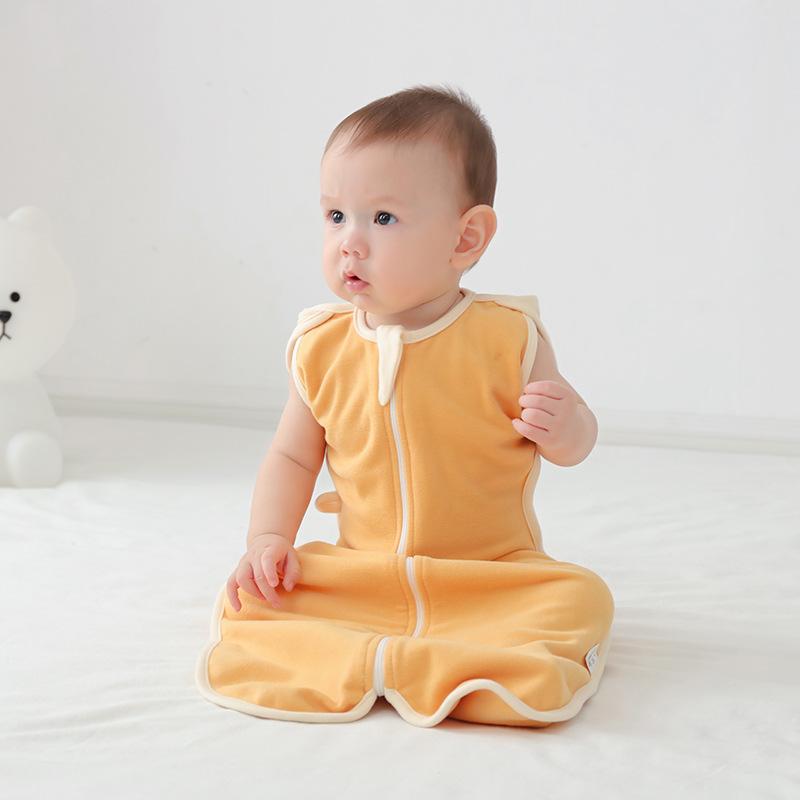 スリーパー ベビー 新生児 おくるみ 秋冬 厚手 保温 寝冷え防止 モロー反射防止 足つき ドイツフリース あったか素材 防寒 暖かい 0歳 1歳 ルームウェア かわいい 安心 安全