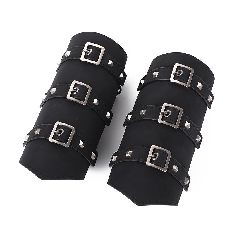リストバンド メンズ 男性用 レザー 革 中世風 パンク バイカーファッション 個性的 ボリューム感 存在感 幅広 アームガード 腕飾り ブラック ブラウン