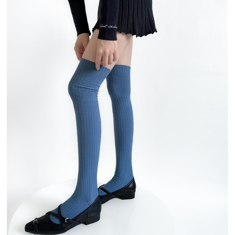 ソックス レディース 細見え 縦縞 ストライプ柄 オーバーニー ニーハイ ルーズ くしゅくしゅ ブーツ対応 重ね履き オールシーズン 綿混 コットン素材 カジュアル 万能 白 黒 グレー