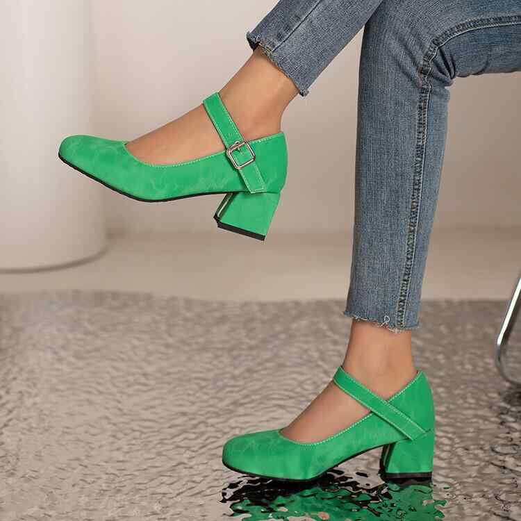 パンプス レディース 女性用 メリージェーンシューズ 太ヒール チャンキーヒール ストラップ バックル 尖頭 デザイン性 個性的 韓国風 大きめ ゆったり 超繊...