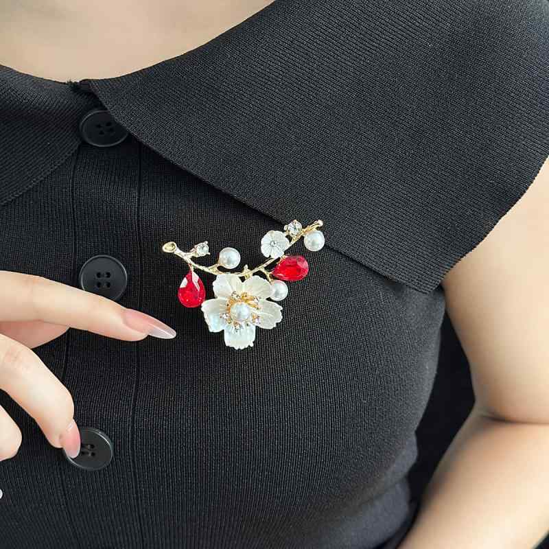ブローチ 男女兼用 多機能 電気メッキ加工 おしゃれ シェル製 梅の花 寒梅デザイン スカーフ留め 襟ピ..