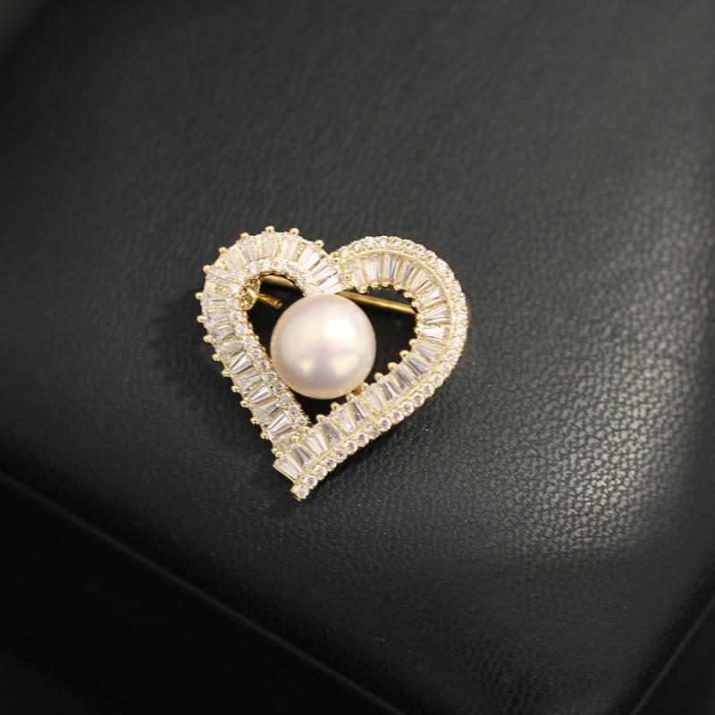 ブローチ レディース 女性用 淡水パール 金メッキ加工 ハート型 高級感 上品 エレガント かわいい ミニ ゴールド シルバー 2色 万能 ピ..