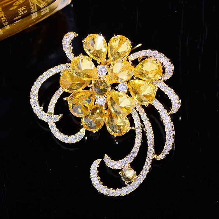 ブローチ レディース 韓国スタイル マイクロパヴェ ジルコニア しずく型 フラワーモチーフ 上品 エレガント 銅製 電気メッキ加工 通勤 オフィス フォーマル 結婚式 入学式 卒業式 パーティー アクセサリー