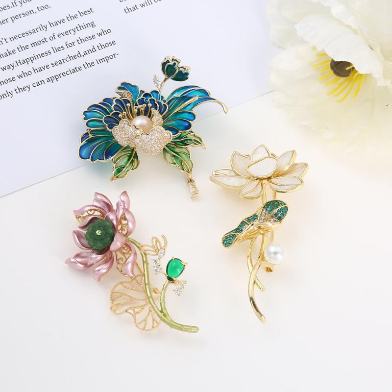 ・種類: ブローチ・素材: 銅合金・加工: 電鍍・デザイン: 蓮、花柄・スタイル: 新中華風、個性的・対象: レディース・カラー展開: ブルー、ピンク、パープル・サイズ（約）: 63.7cm、6.63.5cm、55cm・機能: 記念、装飾、...