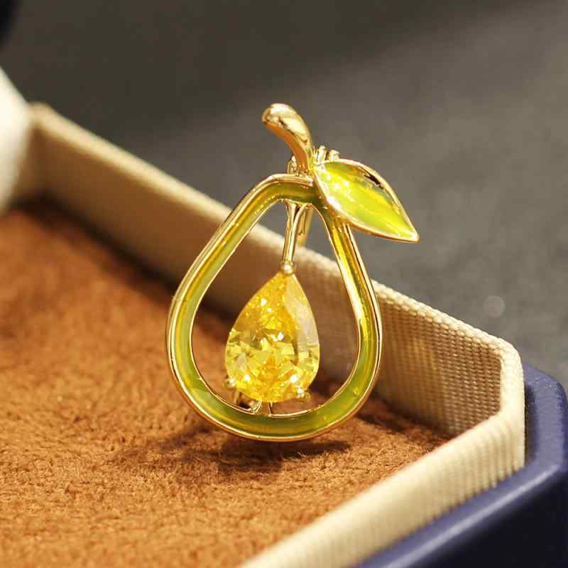 ブローチ ユニセックス ドロップオイル 繊細 上品 かわいい フルーツ 梨 洋梨 アボカドモチーフ 緑 紫 ..