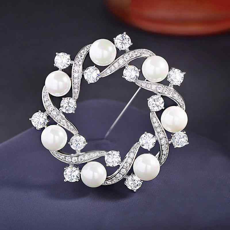 ブローチ レディース エレガント 上品 フェイクパール 花モチーフ フラワーリース デザイン 電気メッキ..
