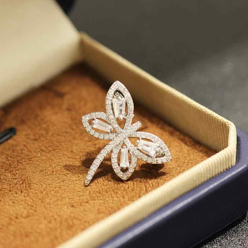 ブローチ 男女兼用 シンプル 透かし彫り ストーン装飾 ホワイト 金メッキ 高級感 トンボ 昆虫デザイン ..