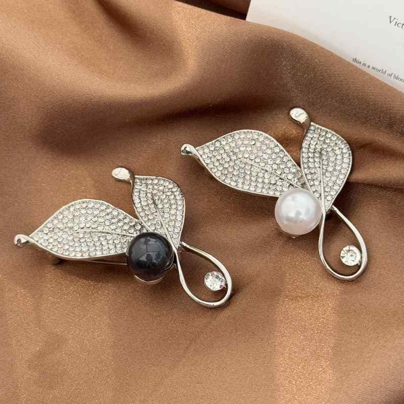 ブローチ レディース 女性用 ローズマリー リーフ パール 上品 エレガント 高級感 スーツ ジャケット ..