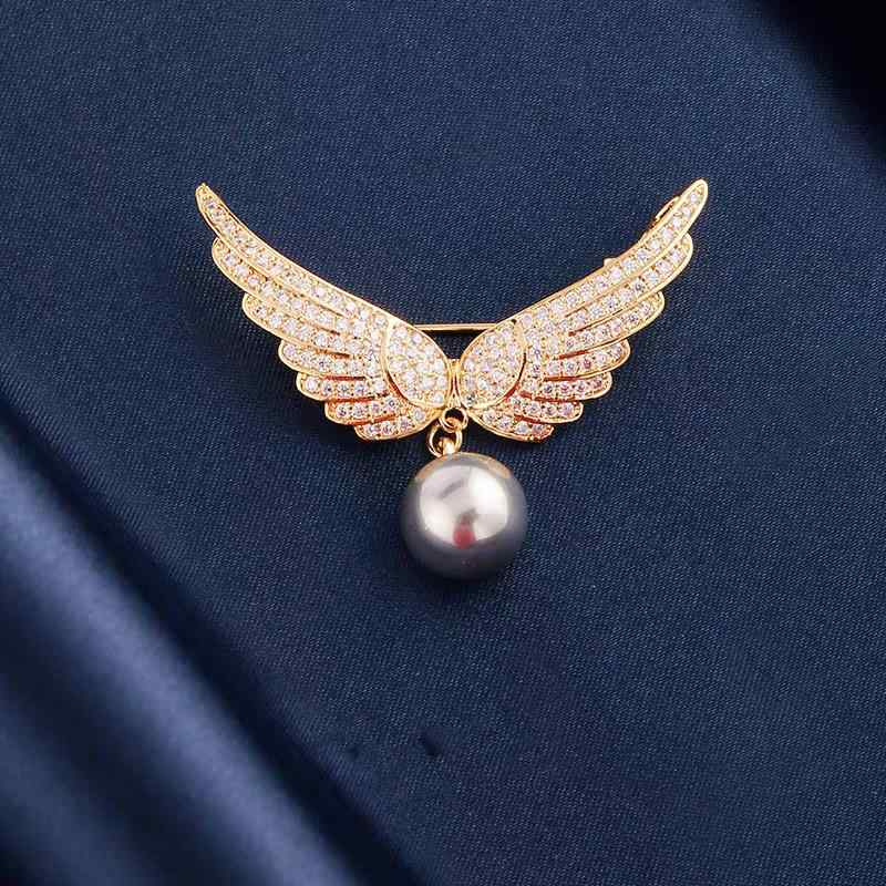 ブローチ レディース 天使の翼モチーフ 露出防止ピン 電気メッキ加工 亜鉛合金製 多用途 カーディガン コート対応 金色 菱形 幾何学模様 おしゃれ 通勤スタイル