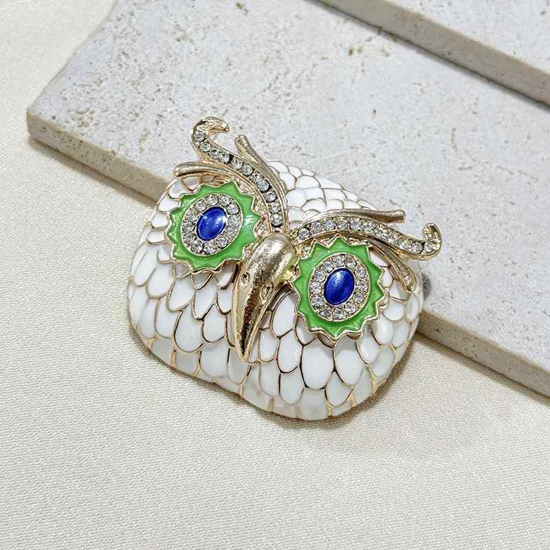 ブローチ レディース レトロ アンティーク フクロウ 動物 釉薬カラー ラインストーン 重厚感 コート ジャケット ドレス ワンピース スーツ フォーマル パーティー 結婚式 卒業式 入学式 お呼ばれ グリーン ブラウン