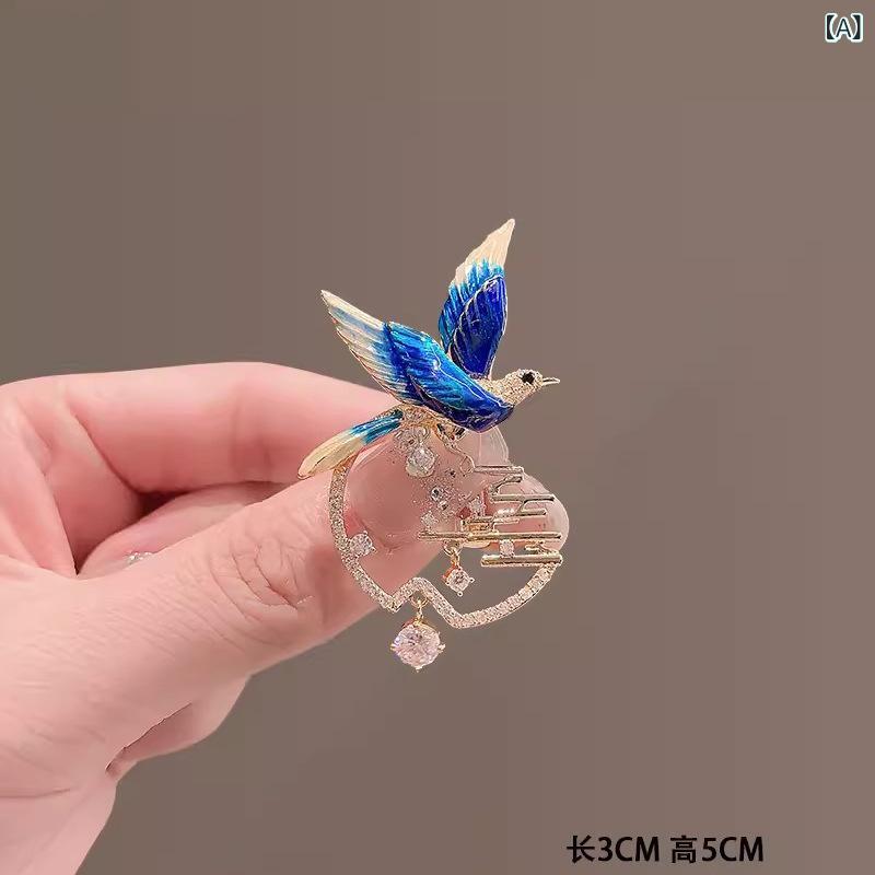 ブローチ レディース 高級感 彩色エナメル 琺瑯 ツバメモチーフ 小鳥 上品 エレガント 個性的デザイン ..