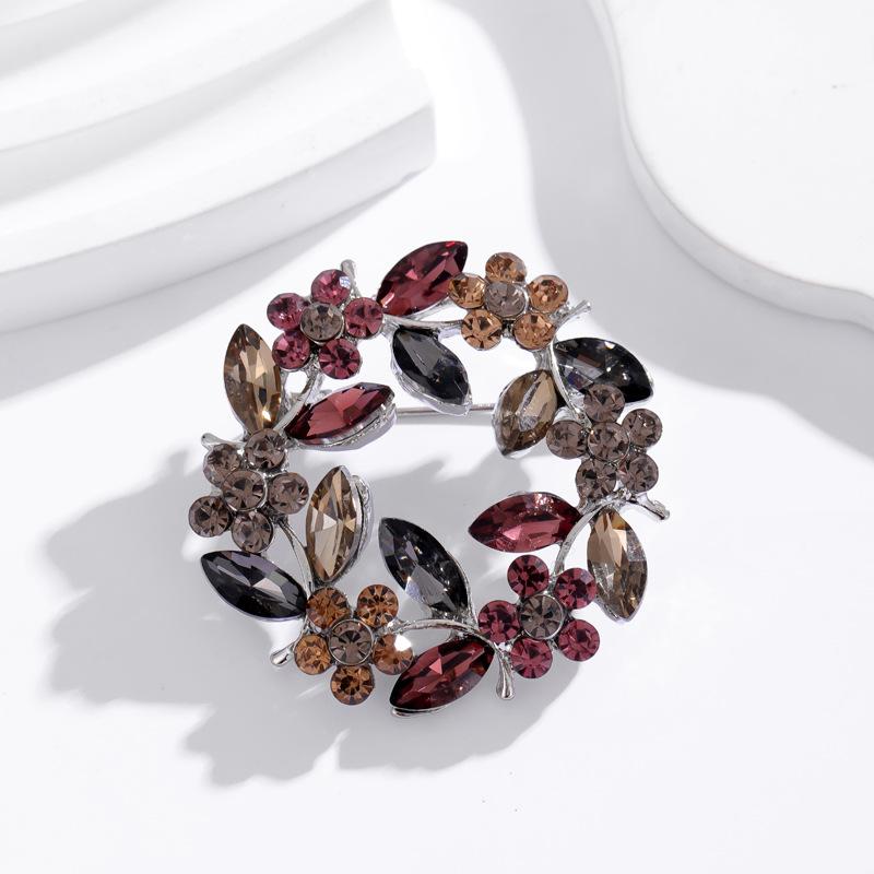 ブローチ レディース 多機能 結婚式 パーティー 入学式 卒業式 高級感 レトロ クリスタル 花 亜鉛合金 電気メッキ加工 個性的 エレガント 上品 おしゃれ アウター カーディガン スーツ ジャケット ドレス