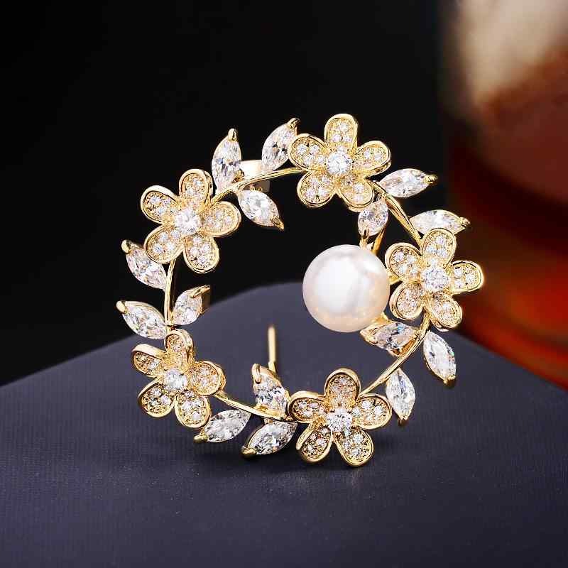 ブローチ レディース 秋冬 高級感 繊細 淡水パール ジルコニア フラワーモチーフ 銅製 電気メッキ加工 ..