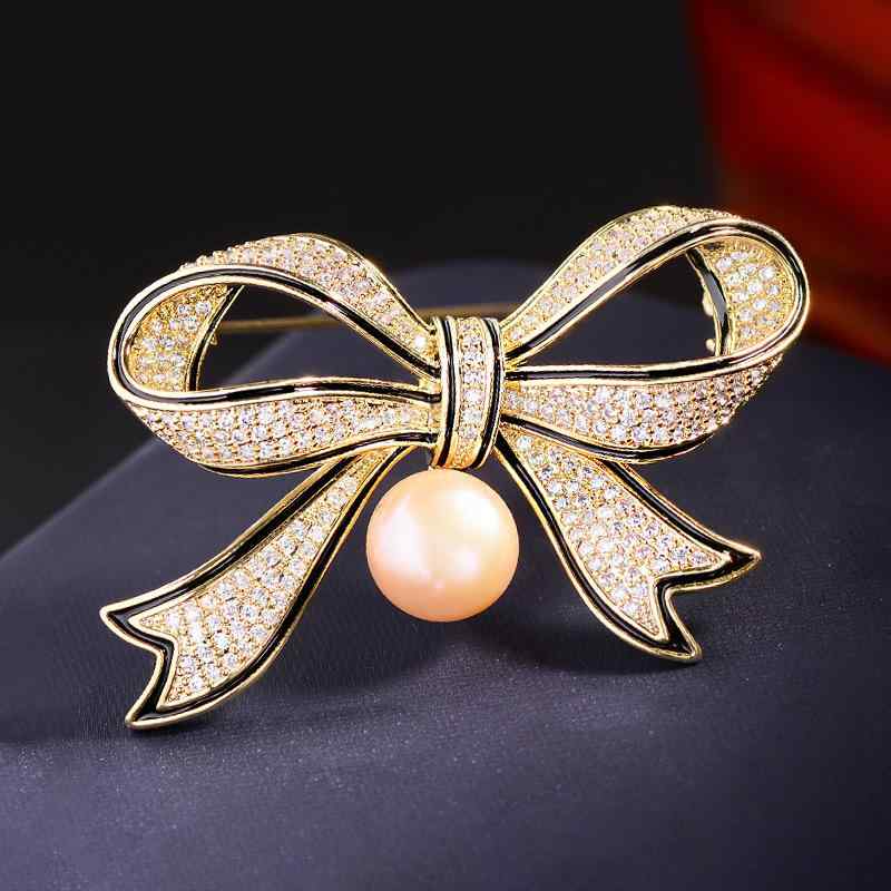 ブローチ レディース 天然パール リボン ジルコニア ゴールド 電気メッキ加工 上品 エレガント 繊細 個性的 合わせやすい 万能 ファッション小物 アクセサリー 日系 通勤 オフィス フォーマル セレモニー 結婚式 入学式 卒業式 パーティー 誕生日