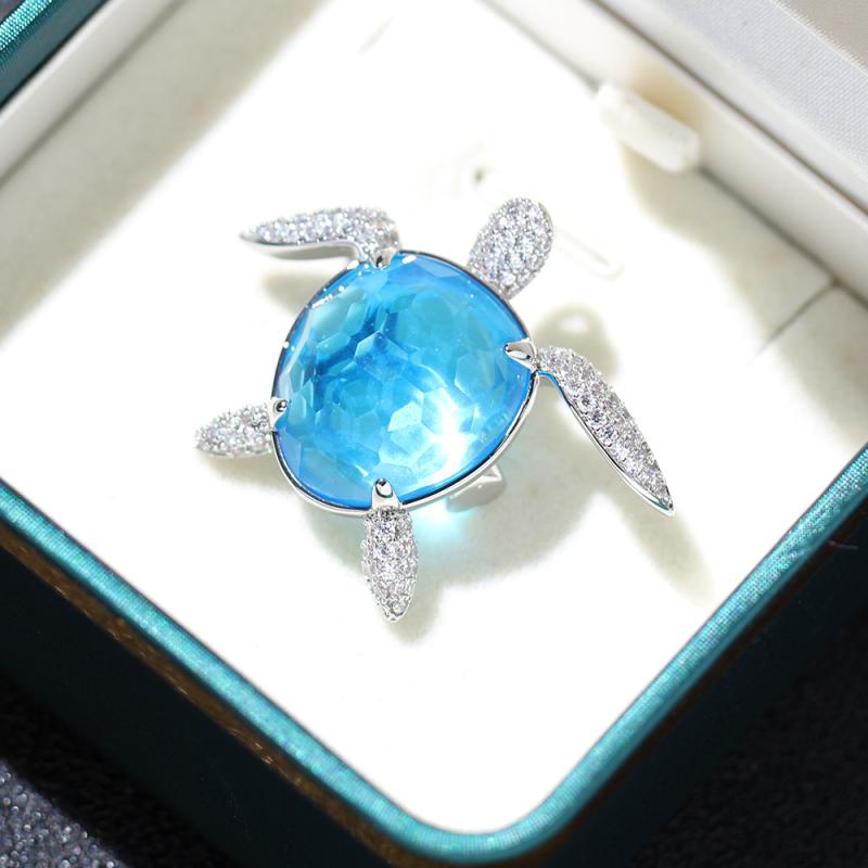 ブローチ 男女兼用 ユニセックス 高級感 個性的 人工クリスタル ジルコニア ウミガメ モチーフ 海洋生..