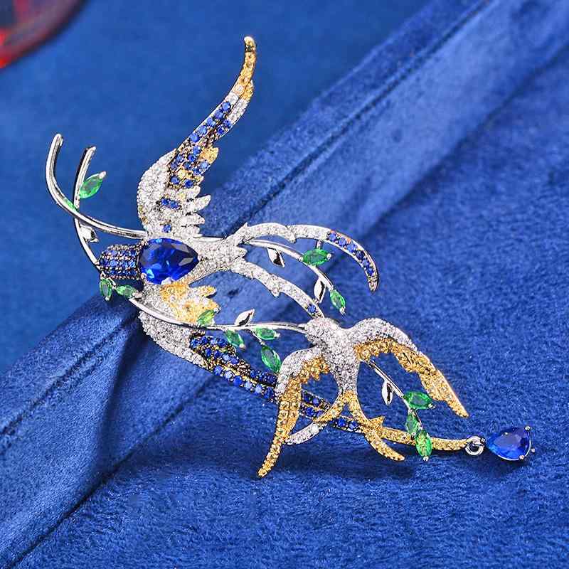 ブローチ レディース つばめモチーフ ジルコニア 敷き詰め 高級感 煌めく 上品な 銅製 電気メッキ加工 おしゃれ 個性的 フォーマル カジュアル 結婚式 入学式 卒業式 パーティー 普段使い プレゼント ギフト