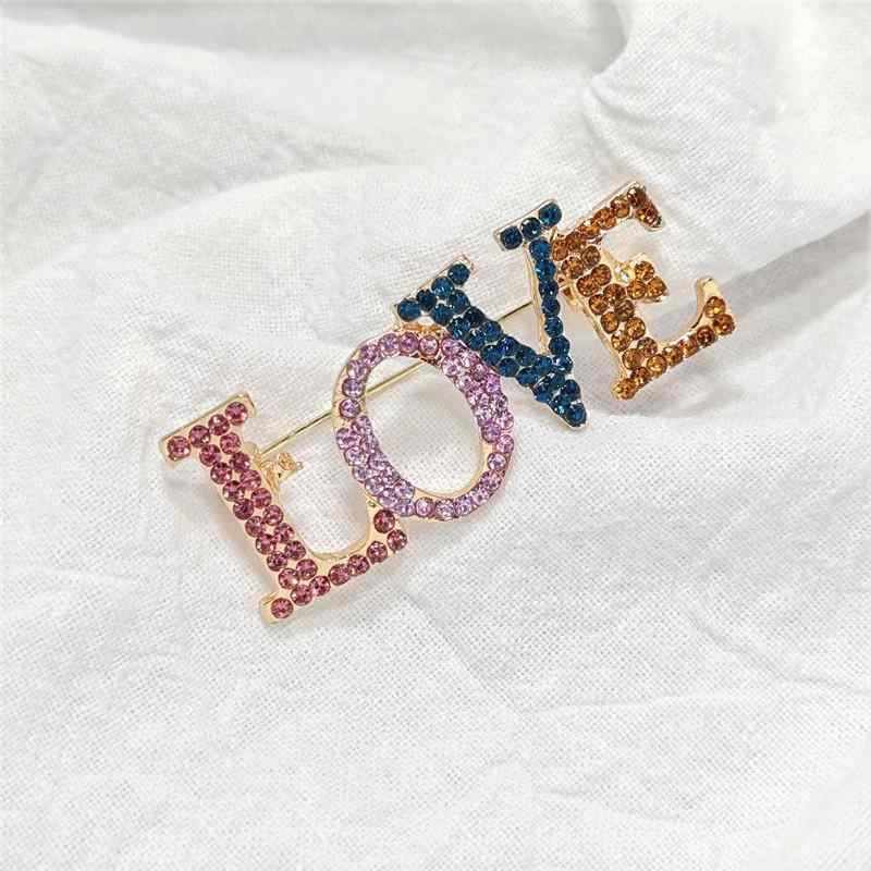 ブローチ レディース LOVE アルファベット ラインストーン 合金製 大ぶり おしゃれ 韓国風 ストリート ..