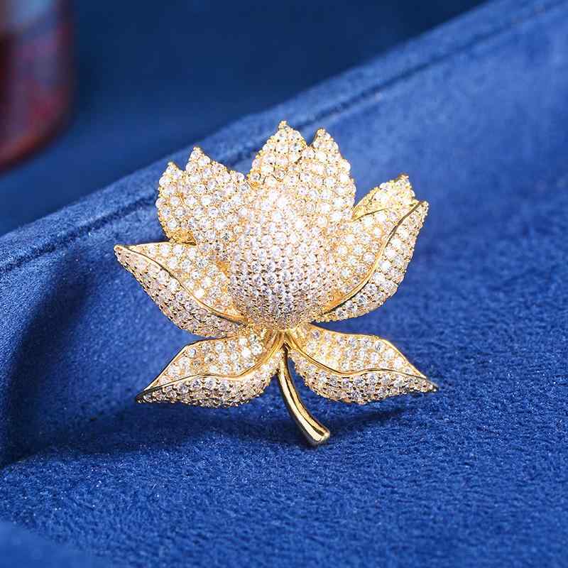 ・種類: ブローチ・対象: レディース・主な素材: 銅、ジルコニア・加工技術: 電錯・モチーフ: 蓮 ・カラー: ゴールド・主な機能: 装飾、固定・テイスト: エレガント・スタイル: ファッション通勤
