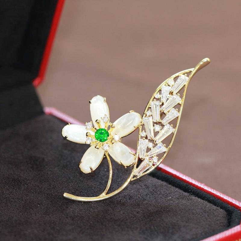 ブローチ レディース ジルコニア ゴールドメッキ 天然シェル フラワー リーフ モチーフ 高級感 エレガント レトロ シンプル 入学式 卒業式 結婚式 フォーマル セレモニー プレゼント