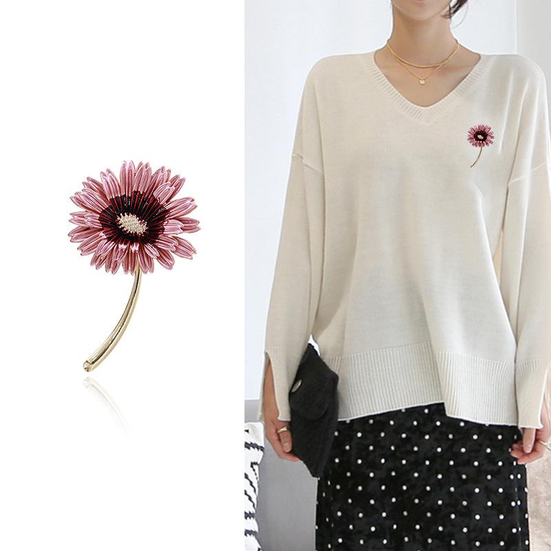 ブローチ レディース 小さなデイジー 花モチーフ ピンク 多層花びら 合金製 滴油加工 シンプル 上品 エ..