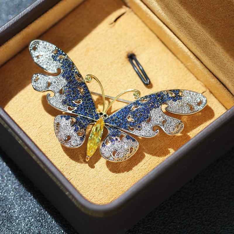 ブローチ 男女兼用 ユニセックス 高級感 ストーン 3色 蝶 バタフライ 昆虫モチーフ 銅製 電気メッキ加..