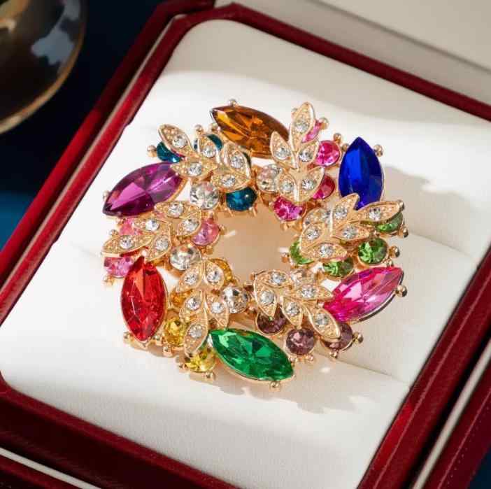 ブローチ レディース レトロ 高級感 ハナズオウ コサージュ 合金製 電気メッキ加工 シンプル おしゃれ スーツ 襟元 コート エレガント フォーマル 結婚式 入学式 卒業式 パーティー イベント 普段使い アクセサリー