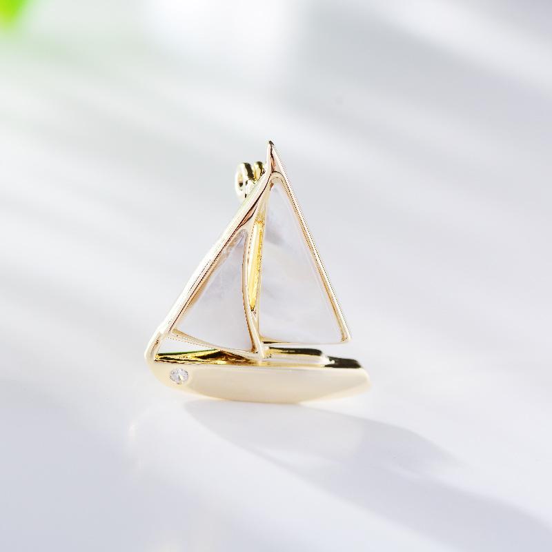 ブローチ レディース ファッション ヨット型 エレガント 上品 銅製 ジルコニア 天然貝殻 電気メッキ加..