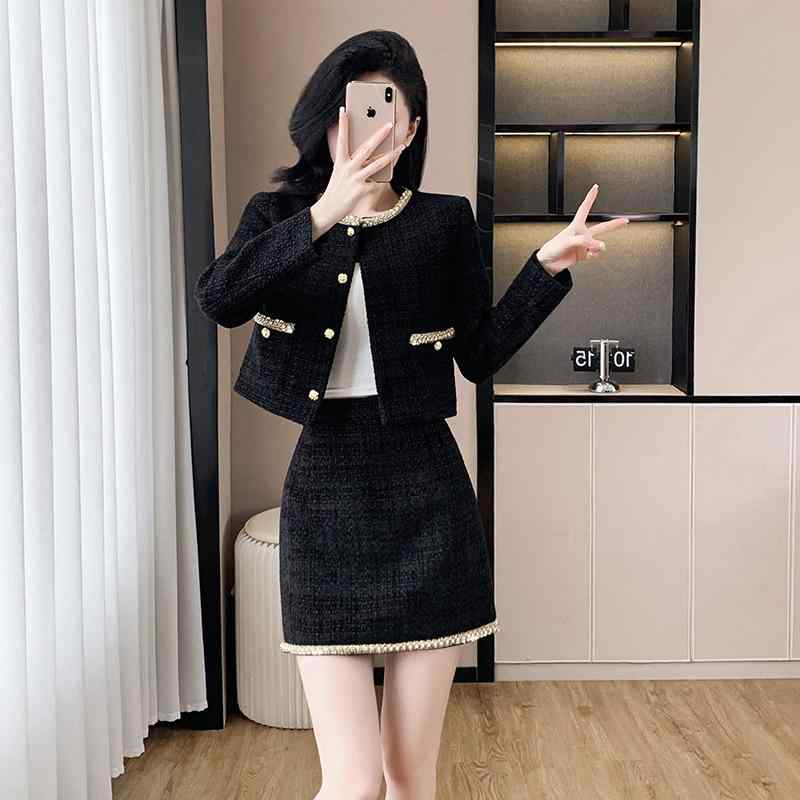 セットアップ レディース 秋冬 高級感 着痩せ効果 上品 エレガント ビジュー ラインストーン飾り 凝ったデザイン 切り替え ジャケット ミニスカート ポリエステル 通勤 オフィス フォーマル パープル ブラック