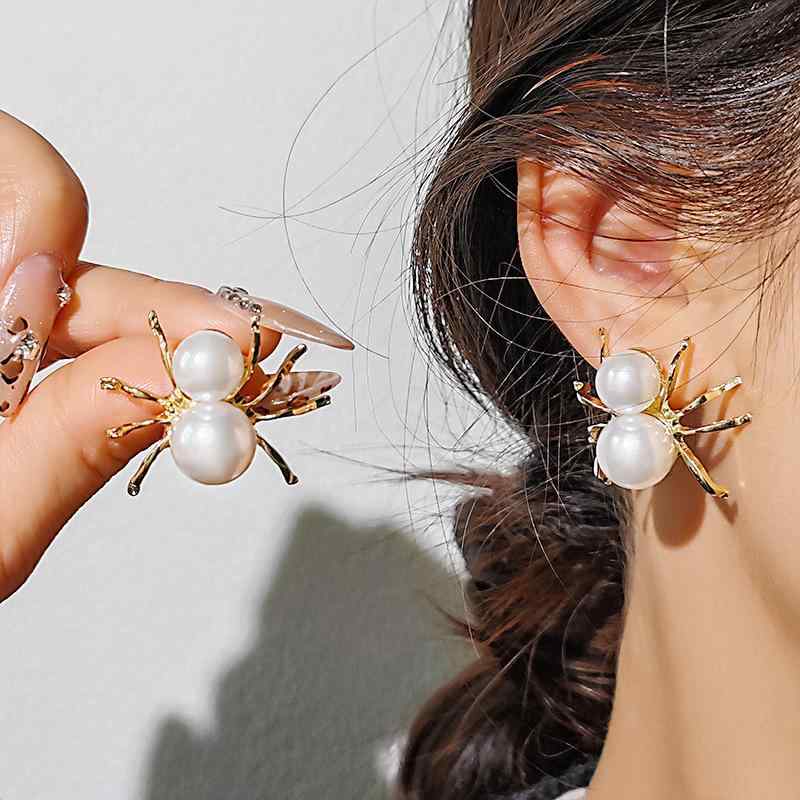 ピアス イヤリング レディース ゴールド クモ スパイダー パール パール ユニーク 個性的 大胆 クール 高級感 存在感 万能 おしゃれ トレンド アクセサリー 女性用 電気メッキ加工