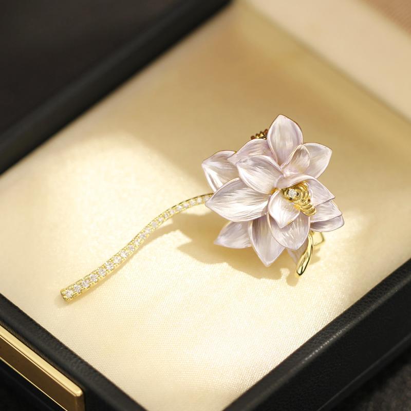 ブローチ レディース 気品あふれる 高級感 パープル 紫陽花 アジサイ シンプル 金メッキ 電気メッキ ジ..