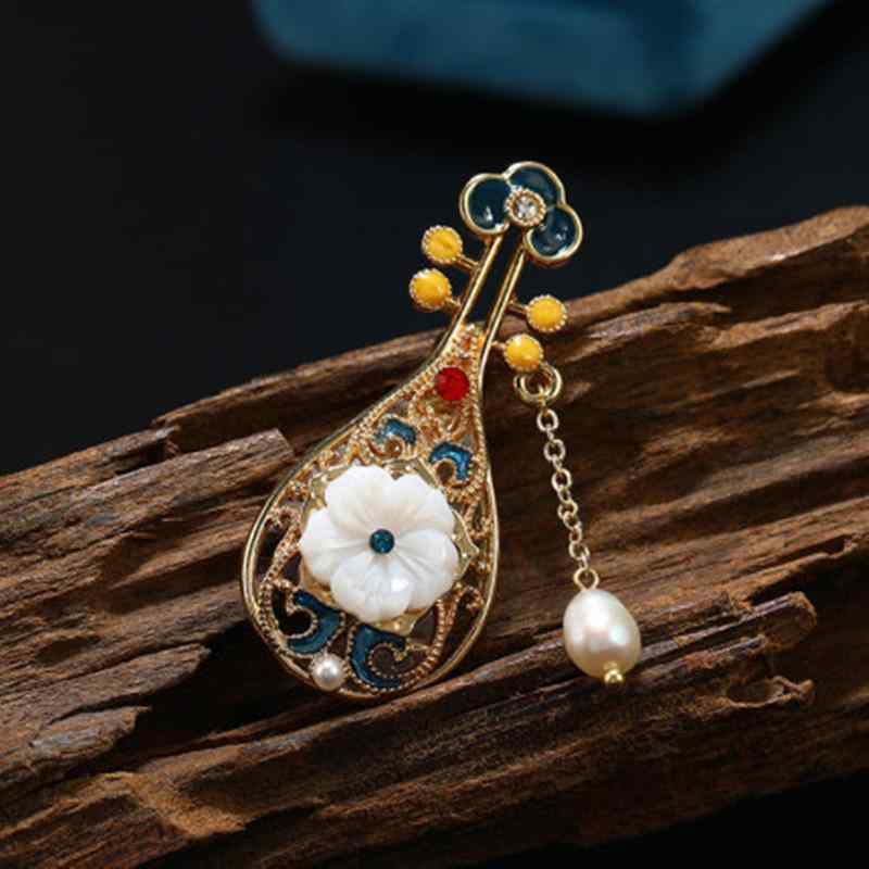 ブローチ 男女兼用 露出防止 レトロ アンティーク タッセル 花 フラワー 琵琶モチーフ スカーフクリッ..