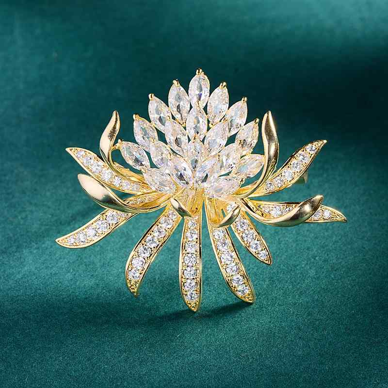 ブローチ レディース ジルコニア 百日草 花 電気メッキ加工 銅製 高級感 おしゃれ ライトラグジュアリ..