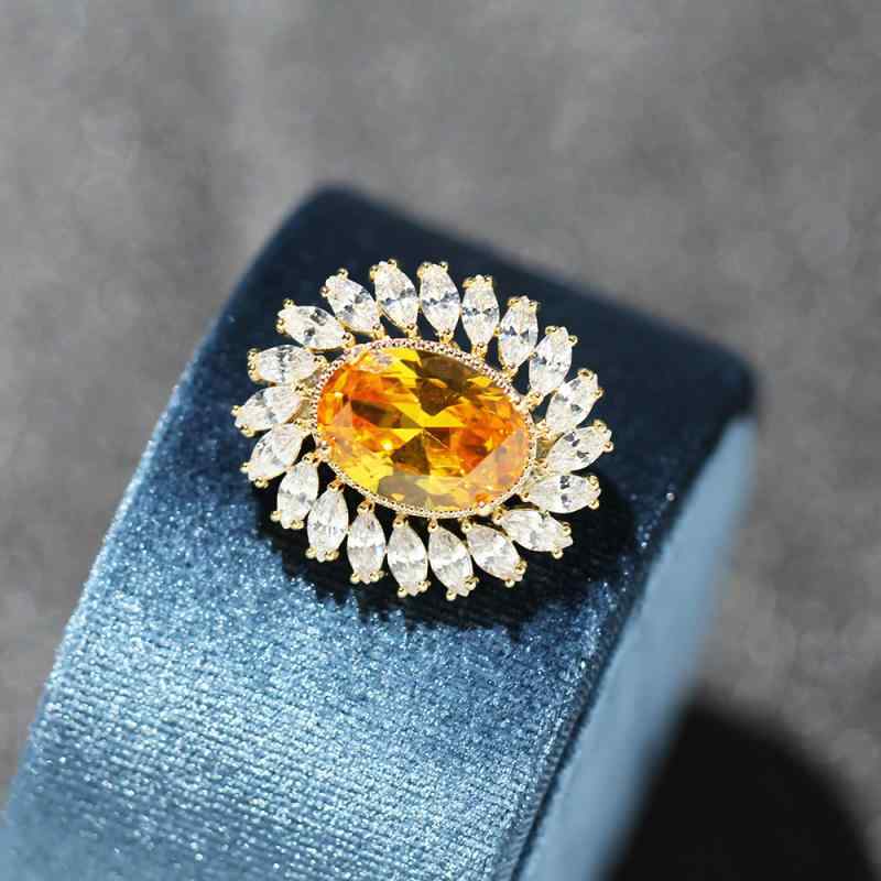 ブローチ レディース クラシック 微細なジルコニア埋め込み イエロー ホワイト 2色 オーバル 幾何学模様 エレガント 万能 通勤 胸元カ..