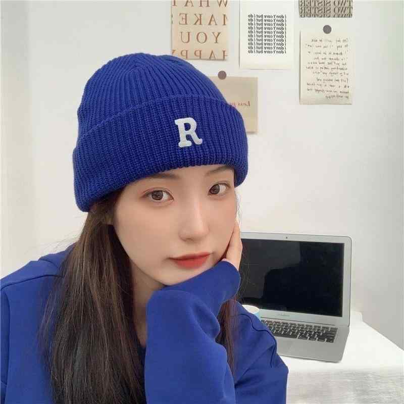 ニット帽 レディース メンズ 秋冬 保温 防風 小顔効果 耳当て付き Rロゴ 丸いフォルム 韓国風 カジュアル おしゃれ シンプル アウトドア 通勤 通学