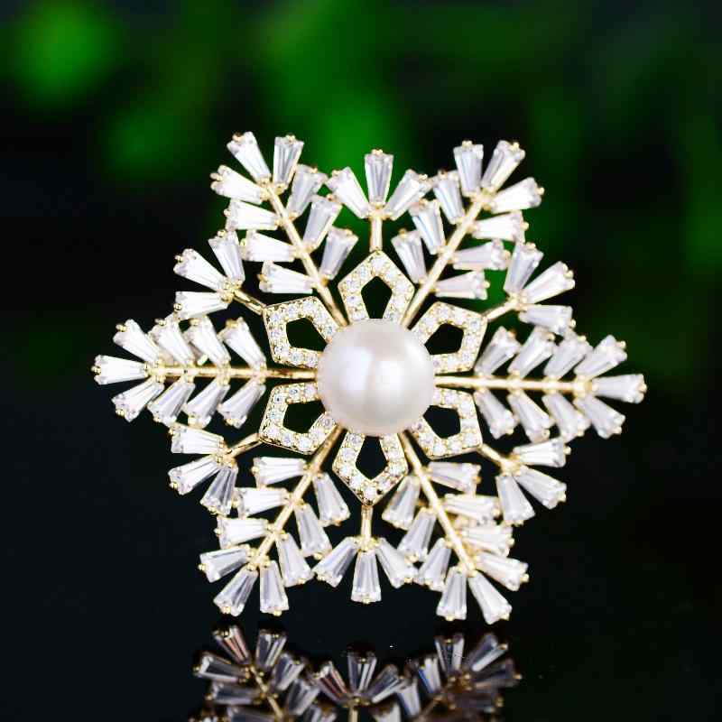 ブローチ レディース 韓国風 淡水パール 雪の結晶 ジルコニア ゴールド 電気メッキ エレガント 上品 シ..