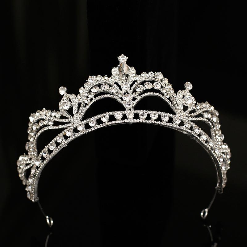 ティアラ レディース シルバー ウェーブモチーフ ラグジュアリー 豪華 エレガント 気品 アンティーク ヴィンテージ 花嫁 ブライダル ウェディング 結婚式 披露宴 前撮り ロケーションフォト 写真撮影 ヘアアクセサリー ヘッドドレス