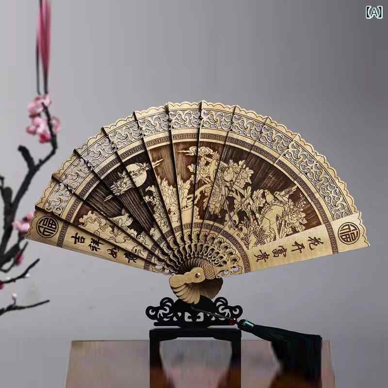 扇子 金糸楠木 癒し香る 香木 折りたたみ 精巧な透かし彫り 彫刻 和風 古典調 縁起物 粋な装飾品 浴衣 着物 贈り物 携帯用 ギフト