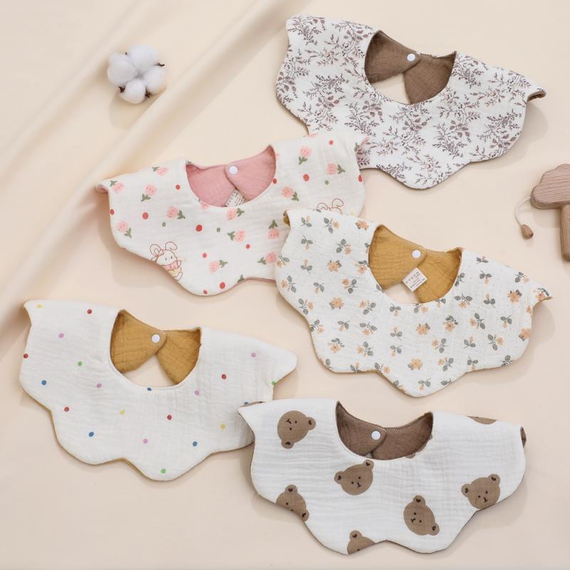 ・カテゴリ: スタイ、よだれかけ・性別: ユニセックス・主な素材: 綿95%以上・機能: 吸汗、4層防水・柄: プリント・カラー展開: 五弁花、小熊、チューリップピンク、カラフルドット、木槿花・安全基準: Aタイプ・対象年齢: 新生児 (0...