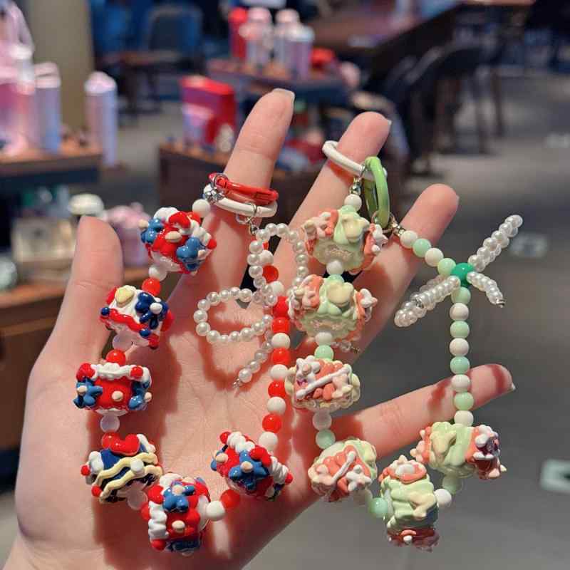 ストラップ 手書きビーズ アクリル素材 スマホ 携帯電話 キーホルダー バッグチャーム 爽やか キュート 韓国風デザイン 赤色 緑色 アクセサリー おしゃれ ファッション小物